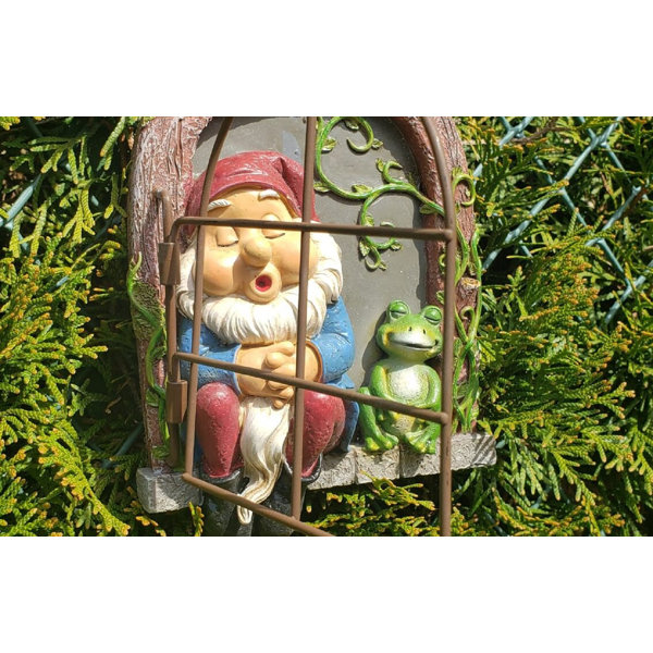 Trinx Gnome And Frog On Window Frog Gnome Statues Wayfair Canada 2177
